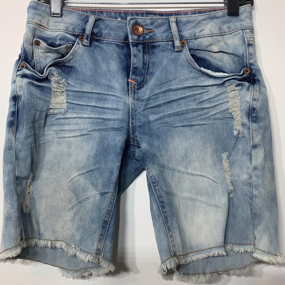 S2 Gorgeous Dollhouse Distressed Denim Shorts‎ EUC